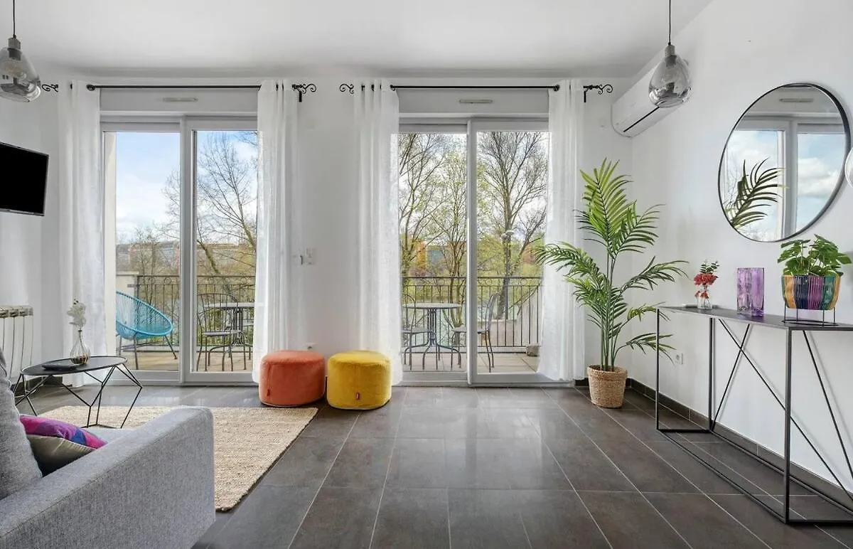Havre De Paix Pour 4, Clim Et Balcon, Caluire Apartment