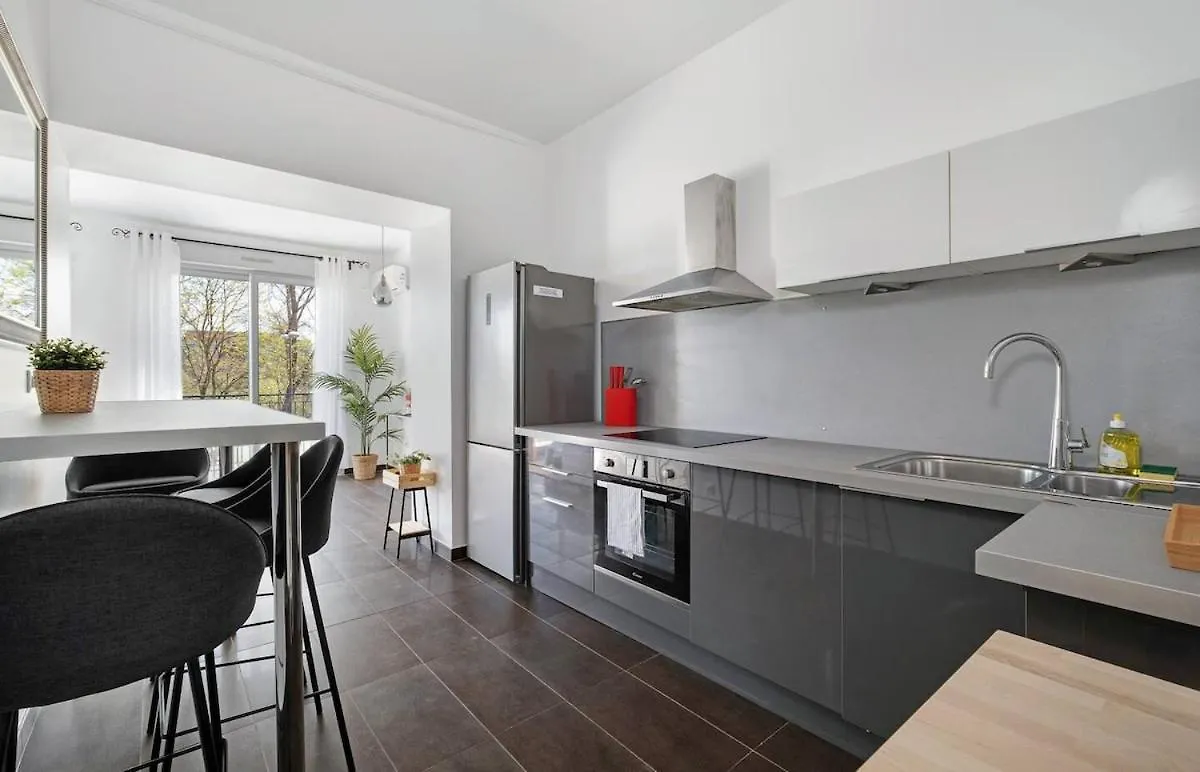 Havre De Paix Pour 4, Clim Et Balcon, Caluire Apartment 0*, Caluire-et-Cuire