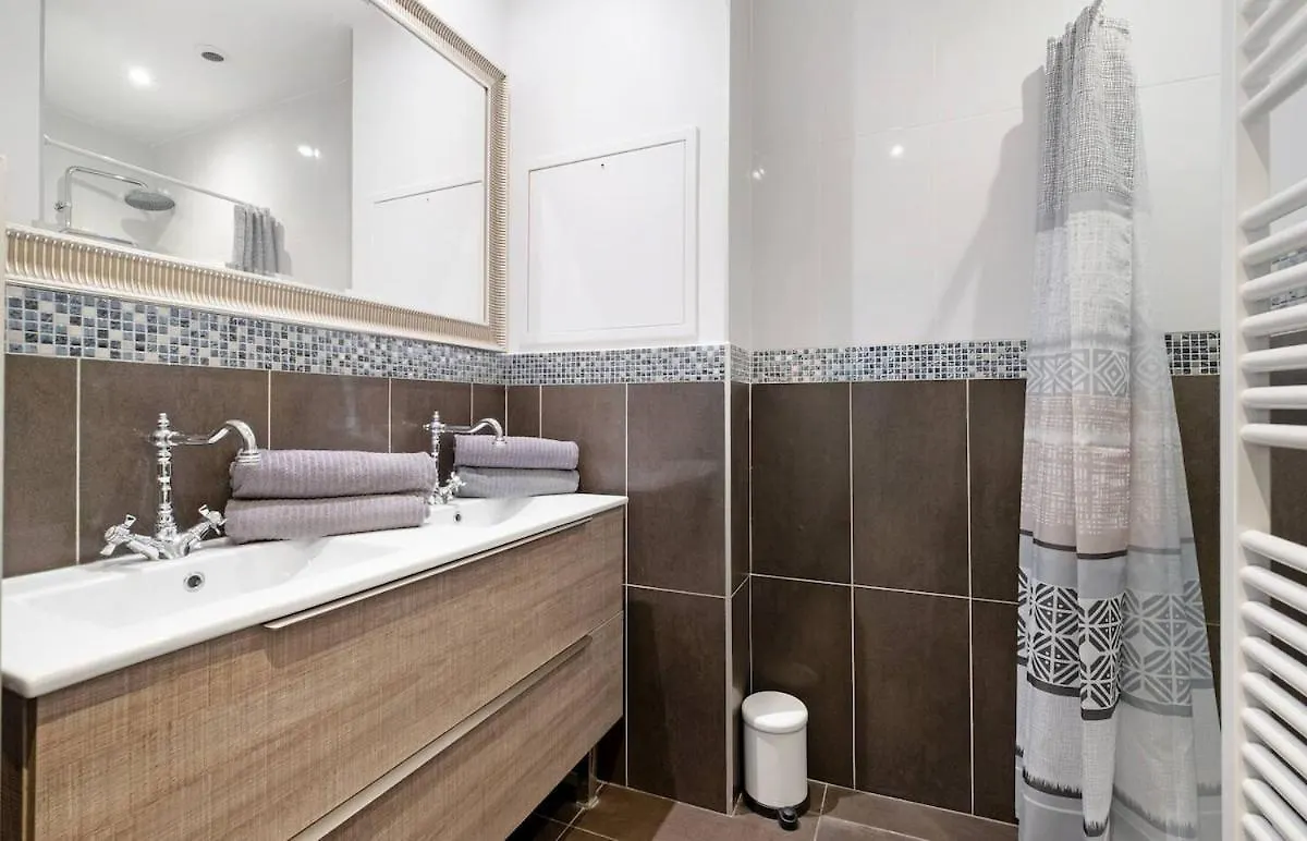Havre De Paix Pour 4, Clim Et Balcon, Caluire Apartment  Caluire-et-Cuire
