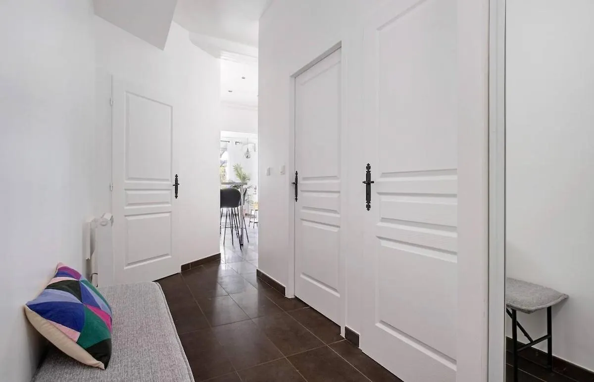 Havre De Paix Pour 4, Clim Et Balcon, Caluire Apartment