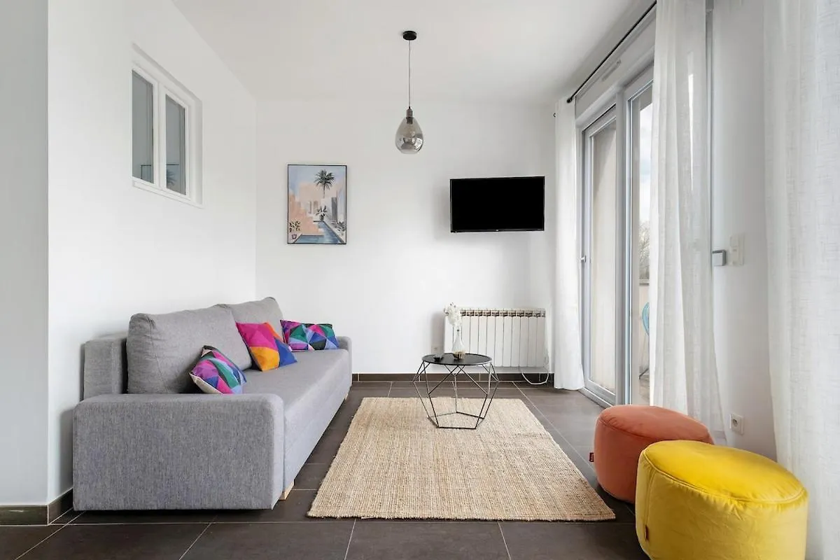 Havre De Paix Pour 4, Clim Et Balcon, Caluire Apartment 0*, Caluire-et-Cuire France