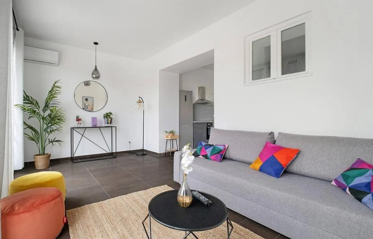 Havre De Paix Pour 4, Clim Et Balcon, Caluire Apartment
